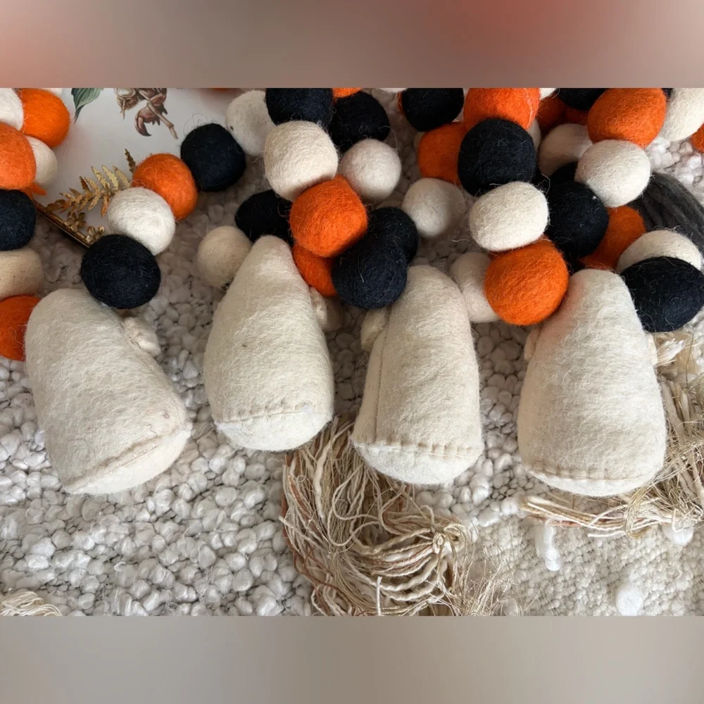 Lot of 2 Felt Pom Pom Halloween Ghost Garland - Picture 5 of 7
